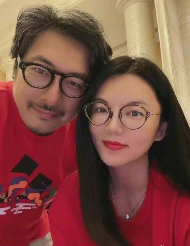 王岳伦离婚后现状生活 三亚度假归来王诗龄还是比较依赖于爸爸的