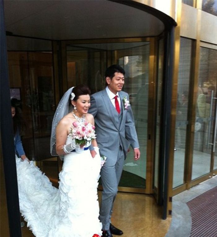 莫科：结婚5个月妻子离世,一夜白头,再婚后依旧赡养前妻父母休闲区蓝鸢梦想 - Www.slyday.coM