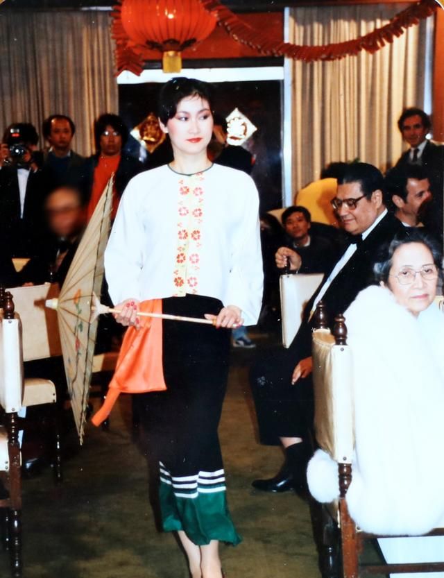 90年代的模特有多惊艳,旧照曝光:自信乐观的女人,有多可怕?休闲区蓝鸢梦想 - Www.slyday.coM 90年代的模特有多惊艳,旧照曝光:自信乐观的女人,有多可怕?休闲区蓝鸢梦想 - Www.slyday.coM