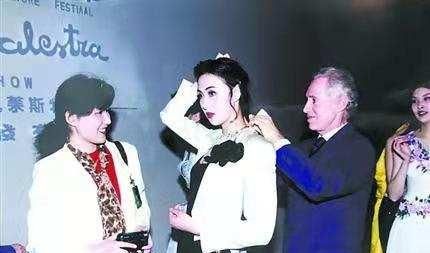 90年代的模特有多惊艳,旧照曝光:自信乐观的女人,有多可怕?休闲区蓝鸢梦想 - Www.slyday.coM 90年代的模特有多惊艳,旧照曝光:自信乐观的女人,有多可怕?休闲区蓝鸢梦想 - Www.slyday.coM