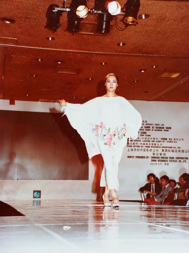 90年代的模特有多惊艳,旧照曝光:自信乐观的女人,有多可怕?休闲区蓝鸢梦想 - Www.slyday.coM 90年代的模特有多惊艳,旧照曝光:自信乐观的女人,有多可怕?休闲区蓝鸢梦想 - Www.slyday.coM