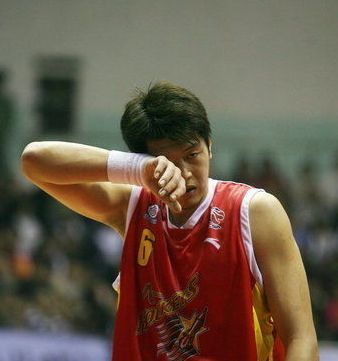 莫科：结婚5个月妻子离世,一夜白头,再婚后依旧赡养前妻父母休闲区蓝鸢梦想 - Www.slyday.coM