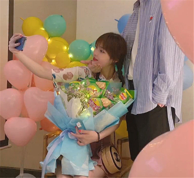 牙膏真人露脸小石大学旧照曝光腿精素颜还扛打真的很般配