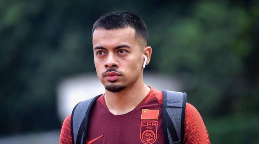 李可中国首位归化球员拿球稳传球准国足最佳中场核心