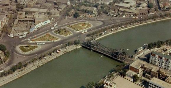 天津老照片,1985年的“老场景”,看下当年的街头景象你见过没?休闲区蓝鸢梦想 - Www.slyday.coM 天津老照片,1985年的“老场景”,看下当年的街头景象你见过没?休闲区蓝鸢梦想 - Www.slyday.coM