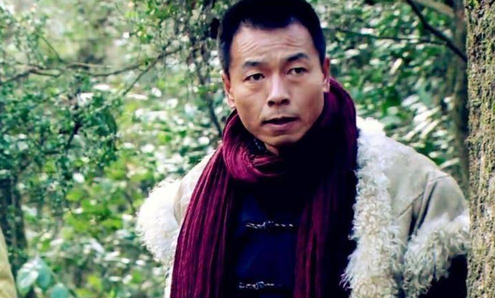 硬汉王挺:父母离异有泪,38岁帮爸爸还完债后,父子俩抱头痛哭__财经