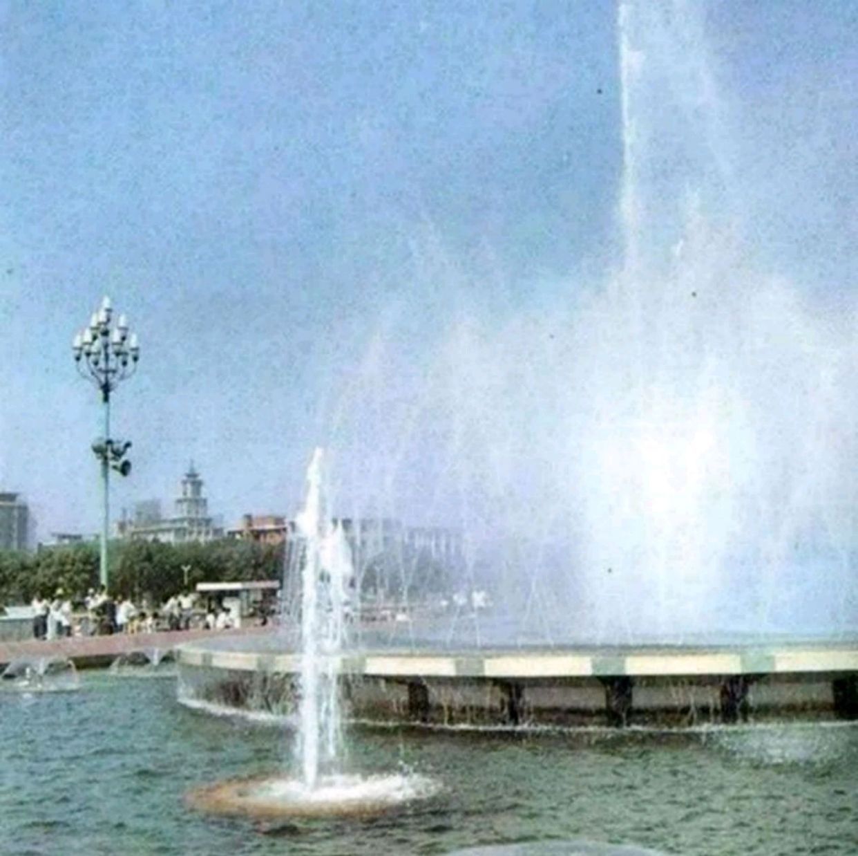 天津老照片,1985年的“老场景”,看下当年的街头景象你见过没?休闲区蓝鸢梦想 - Www.slyday.coM 天津老照片,1985年的“老场景”,看下当年的街头景象你见过没?休闲区蓝鸢梦想 - Www.slyday.coM