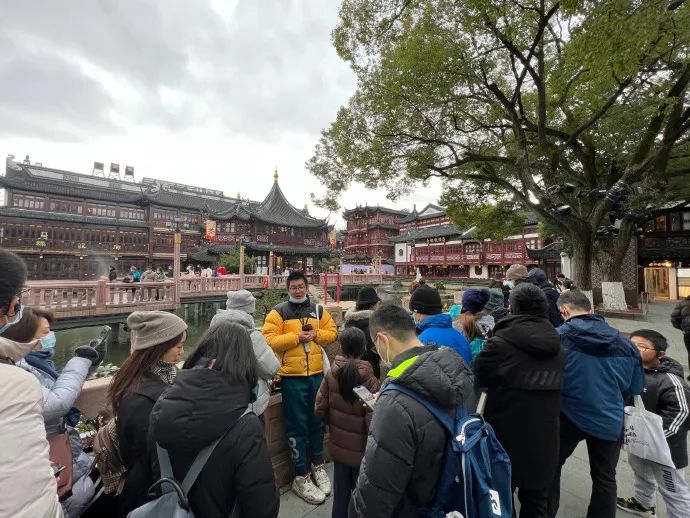 上海真的下雪了！要放大镜找的那种...进来看今日上海雪景有多夸张休闲区蓝鸢梦想 - Www.slyday.coM