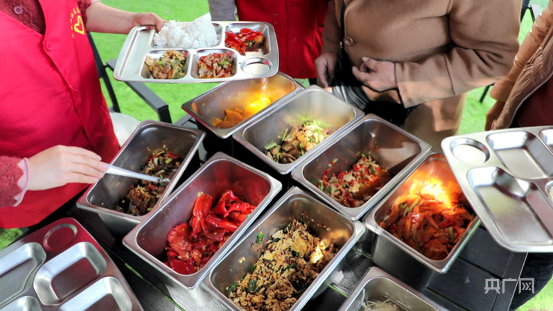 �����ġ�����ʳ�������˳�����ǩ��Э�飬��10Ԫ���Żݼ۸�Ϊ�����ṩ�����Ĳ͡�