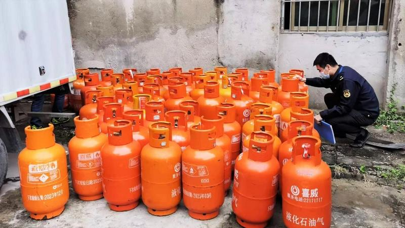 东莞虎门再查处一个黑燃气窝点|东莞市|城管|摩托车_新浪新闻