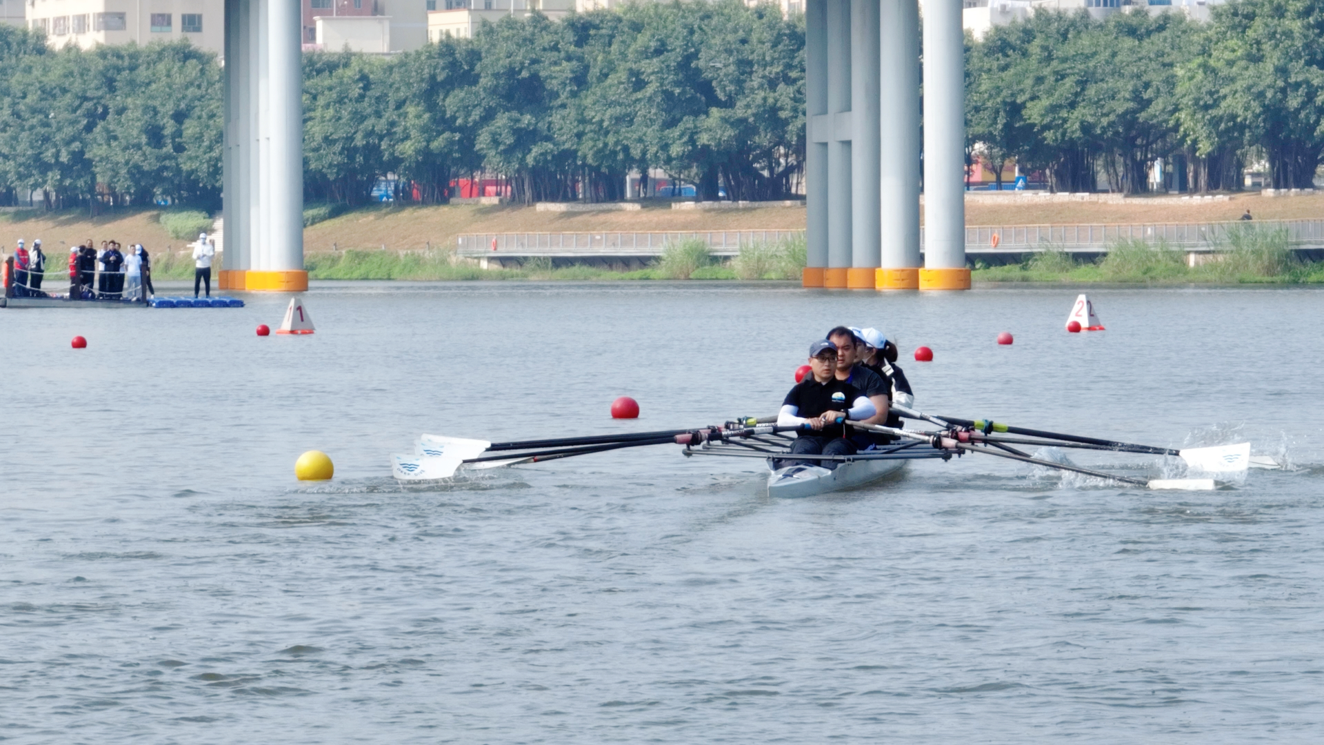 赛艇泛波茅洲河上!深潜体育落户光明|深圳市_新浪新闻