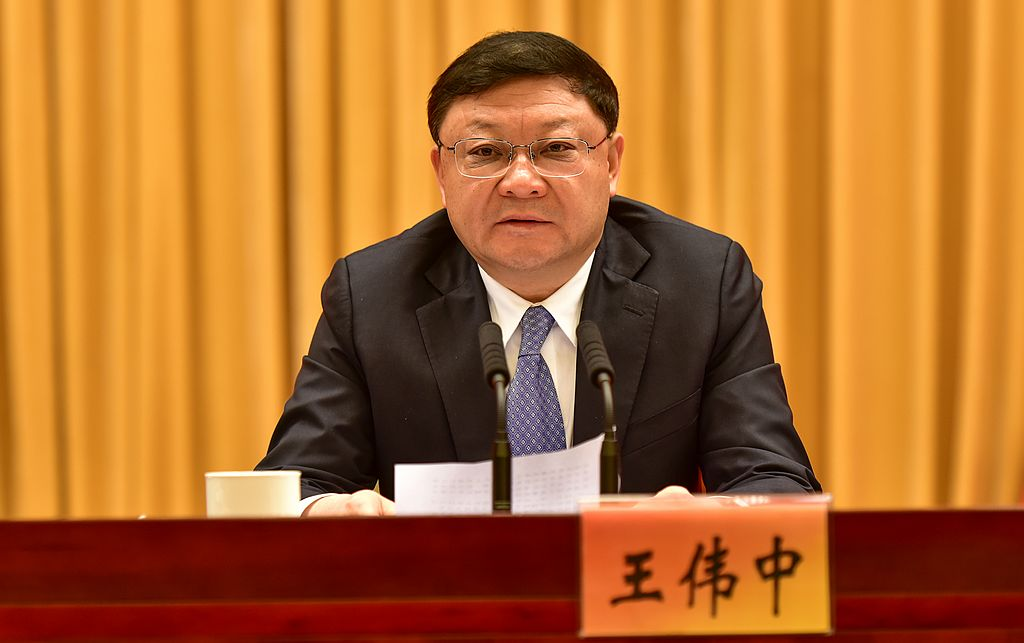 据公开简历,王伟中生于1962年3月,1979年进入清华大学学习,后进入水利