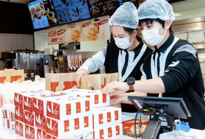 百份爱心餐致敬战“疫”一线守护者休闲区蓝鸢梦想 - Www.slyday.coM