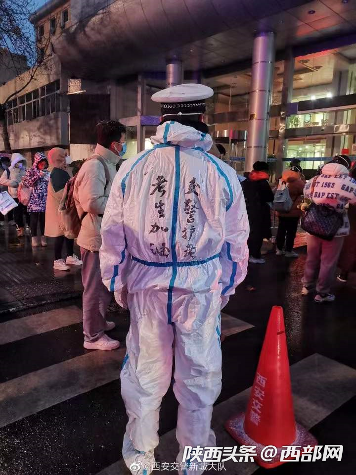考研学生走错考场 西安交警紧急护送7分钟到考场休闲区蓝鸢梦想 - Www.slyday.coM