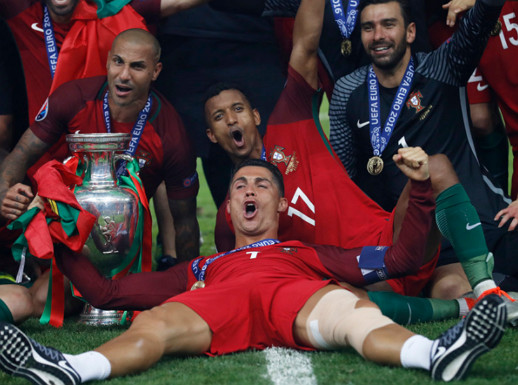 C罗带领的葡萄牙国家队，在16年欧洲杯上夺冠，含金量到底如何？休闲区蓝鸢梦想 - Www.slyday.coM