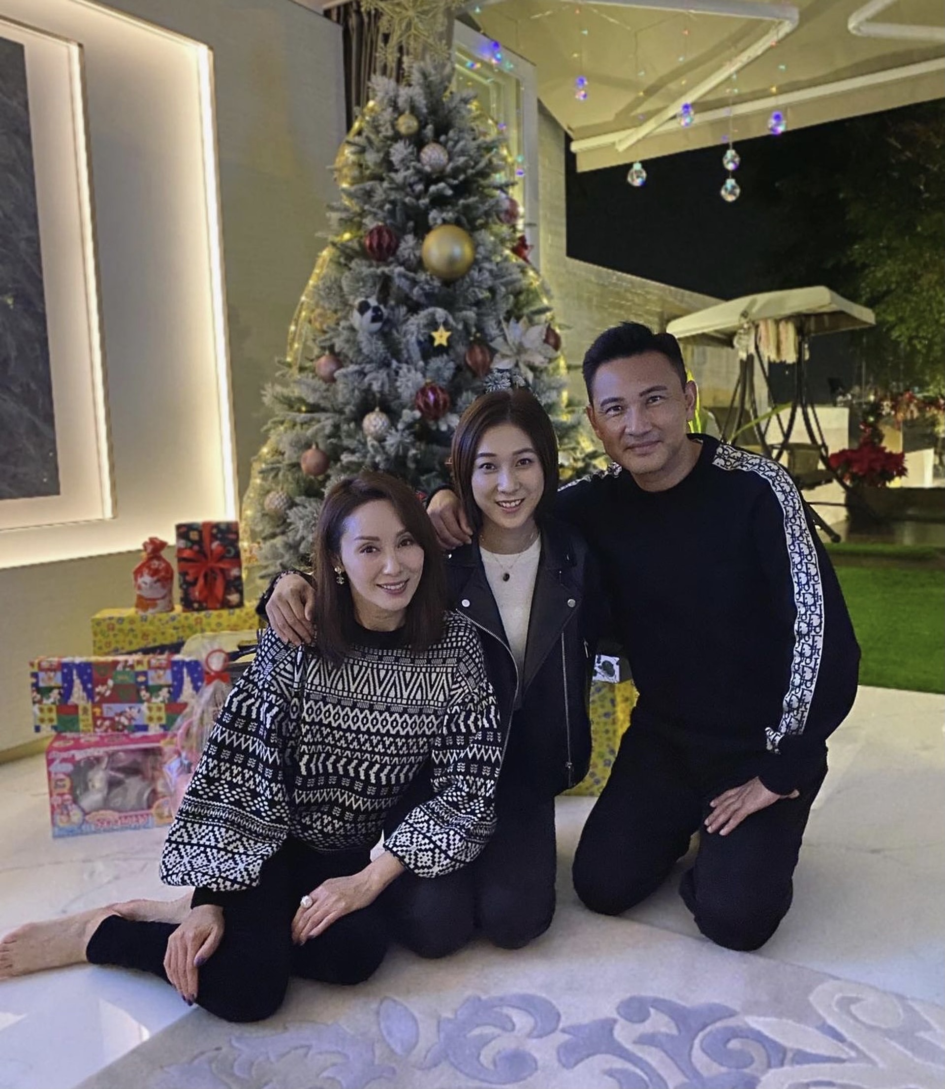 钟嘉欣林文龙合体再掀港剧回忆网友看好她拿下今年视后