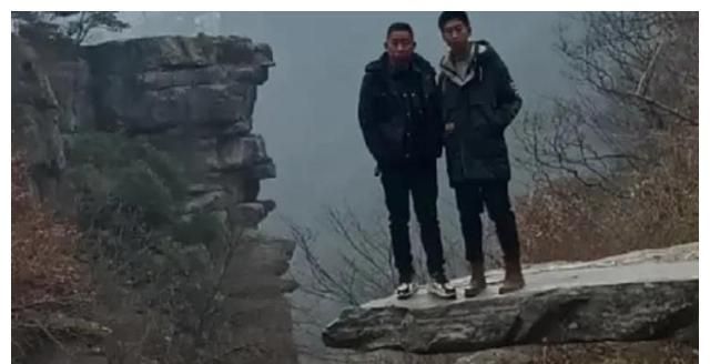 孙海洋夫妇带孙卓游玩庐山,孙卓与妈妈动作亲密,孩子爸像大姑娘休闲区蓝鸢梦想 - Www.slyday.coM 孙海洋夫妇带孙卓游玩庐山,孙卓与妈妈动作亲密,孩子爸像大姑娘休闲区蓝鸢梦想 - Www.slyday.coM