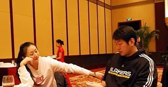 女篮王凡葬礼上莫科一夜白头,再婚娶亚洲蝶后,一同赡养前岳父母休闲区蓝鸢梦想 - Www.slyday.coM 女篮王凡葬礼上莫科一夜白头,再婚娶亚洲蝶后,一同赡养前岳父母休闲区蓝鸢梦想 - Www.slyday.coM