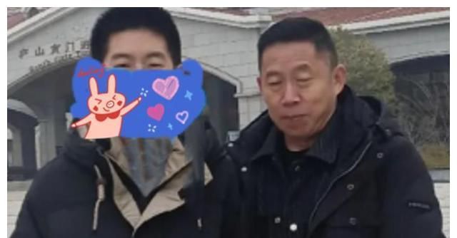 孙海洋夫妇带孙卓游玩庐山,孙卓与妈妈动作亲密,孩子爸像大姑娘休闲区蓝鸢梦想 - Www.slyday.coM 孙海洋夫妇带孙卓游玩庐山,孙卓与妈妈动作亲密,孩子爸像大姑娘休闲区蓝鸢梦想 - Www.slyday.coM