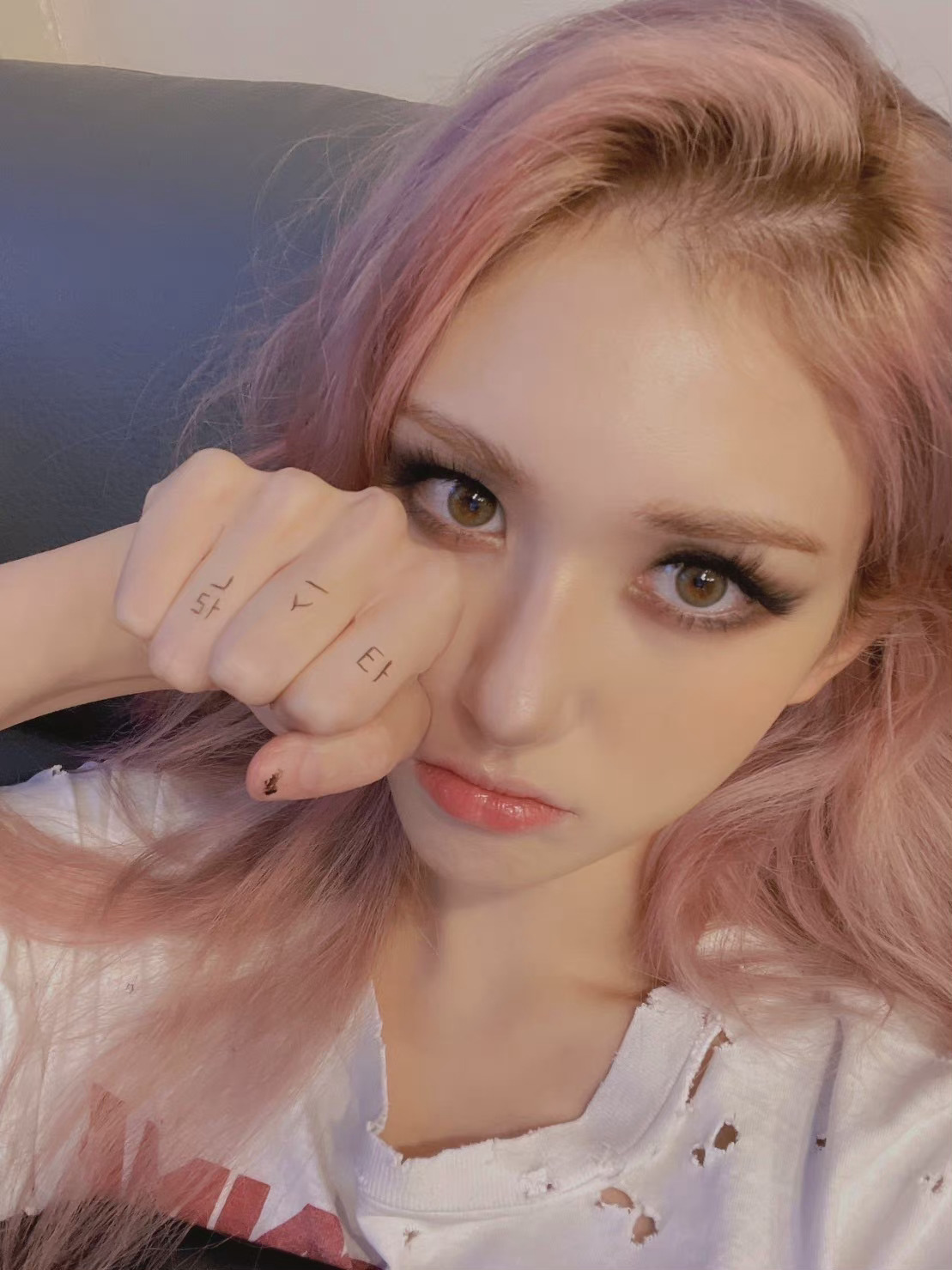 somiins分享自拍粉发好美眼睛好大又俏皮又辣