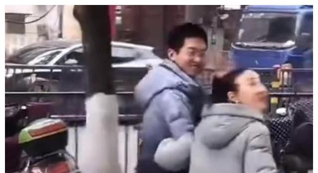 孙海洋夫妇带孙卓游玩庐山,孙卓与妈妈动作亲密,孩子爸像大姑娘休闲区蓝鸢梦想 - Www.slyday.coM 孙海洋夫妇带孙卓游玩庐山,孙卓与妈妈动作亲密,孩子爸像大姑娘休闲区蓝鸢梦想 - Www.slyday.coM