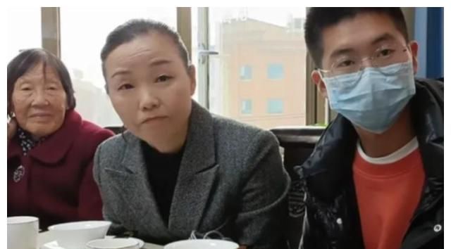 孙海洋夫妇带孙卓游玩庐山,孙卓与妈妈动作亲密,孩子爸像大姑娘休闲区蓝鸢梦想 - Www.slyday.coM 孙海洋夫妇带孙卓游玩庐山,孙卓与妈妈动作亲密,孩子爸像大姑娘休闲区蓝鸢梦想 - Www.slyday.coM