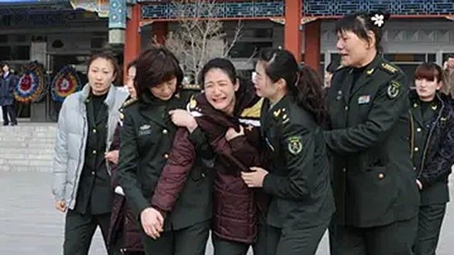 女篮王凡葬礼上莫科一夜白头,再婚娶亚洲蝶后,一同赡养前岳父母休闲区蓝鸢梦想 - Www.slyday.coM 女篮王凡葬礼上莫科一夜白头,再婚娶亚洲蝶后,一同赡养前岳父母休闲区蓝鸢梦想 - Www.slyday.coM