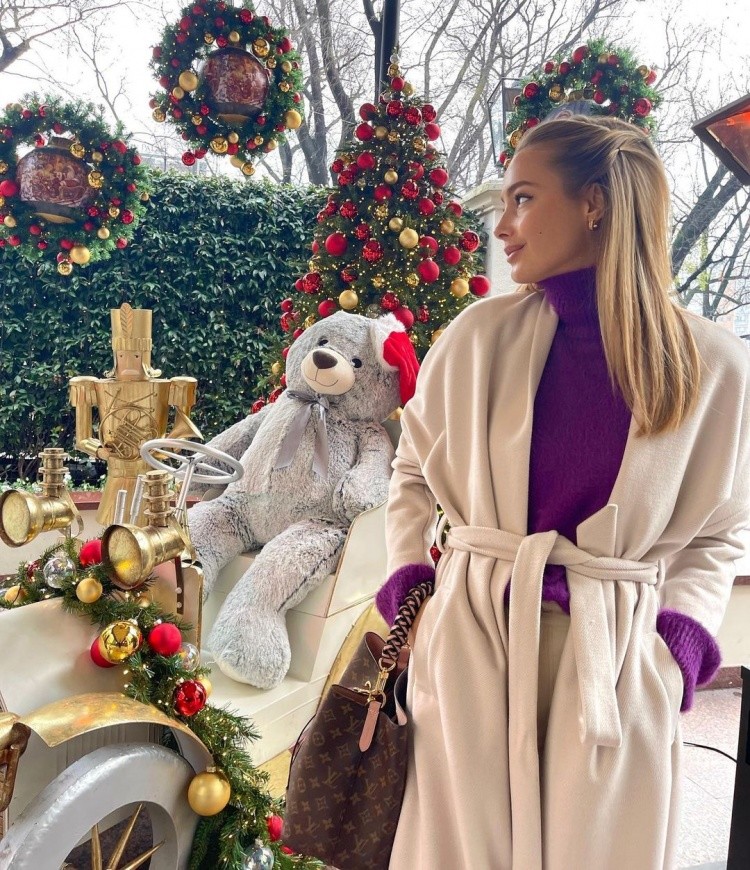 瓦尔加圣诞写真出炉前中超最美女友已经升级成佩嫂