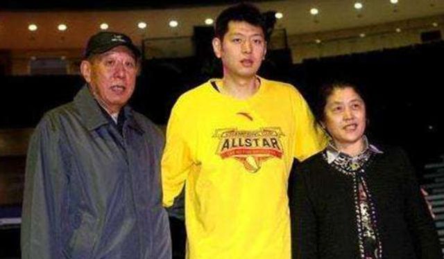 女篮王凡葬礼上莫科一夜白头,再婚娶亚洲蝶后,一同赡养前岳父母休闲区蓝鸢梦想 - Www.slyday.coM 女篮王凡葬礼上莫科一夜白头,再婚娶亚洲蝶后,一同赡养前岳父母休闲区蓝鸢梦想 - Www.slyday.coM