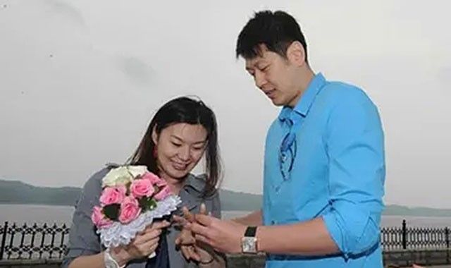 女篮王凡葬礼上莫科一夜白头,再婚娶亚洲蝶后,一同赡养前岳父母休闲区蓝鸢梦想 - Www.slyday.coM 女篮王凡葬礼上莫科一夜白头,再婚娶亚洲蝶后,一同赡养前岳父母休闲区蓝鸢梦想 - Www.slyday.coM