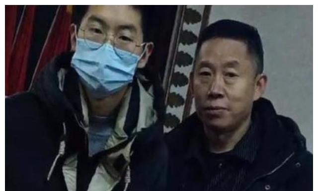 孙海洋夫妇带孙卓游玩庐山,孙卓与妈妈动作亲密,孩子爸像大姑娘休闲区蓝鸢梦想 - Www.slyday.coM 孙海洋夫妇带孙卓游玩庐山,孙卓与妈妈动作亲密,孩子爸像大姑娘休闲区蓝鸢梦想 - Www.slyday.coM