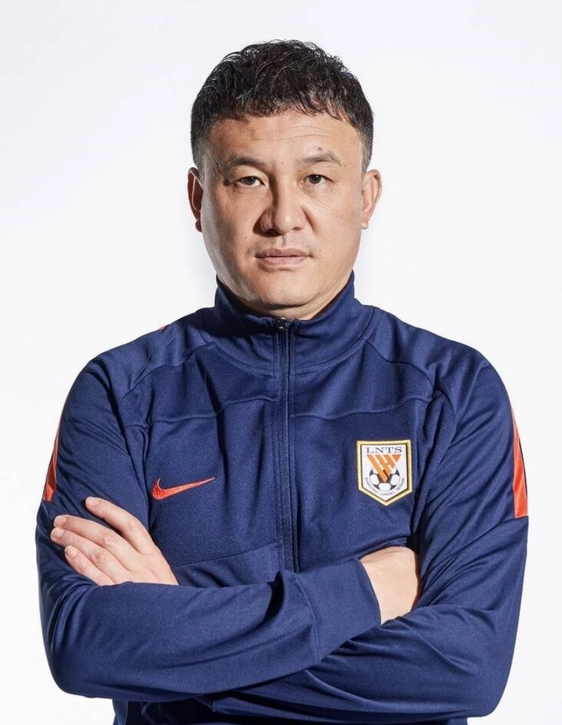 5,郝伟成为了2009年的洪元硕后,第一位率队夺冠的本土主帅,12年来中超