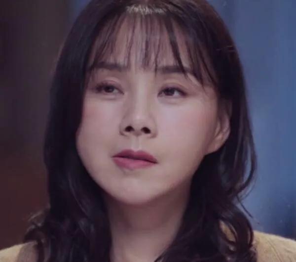 作为今年的大热剧,按说谁演谁火,但是没想到在剧中饰演林满江妻子童格