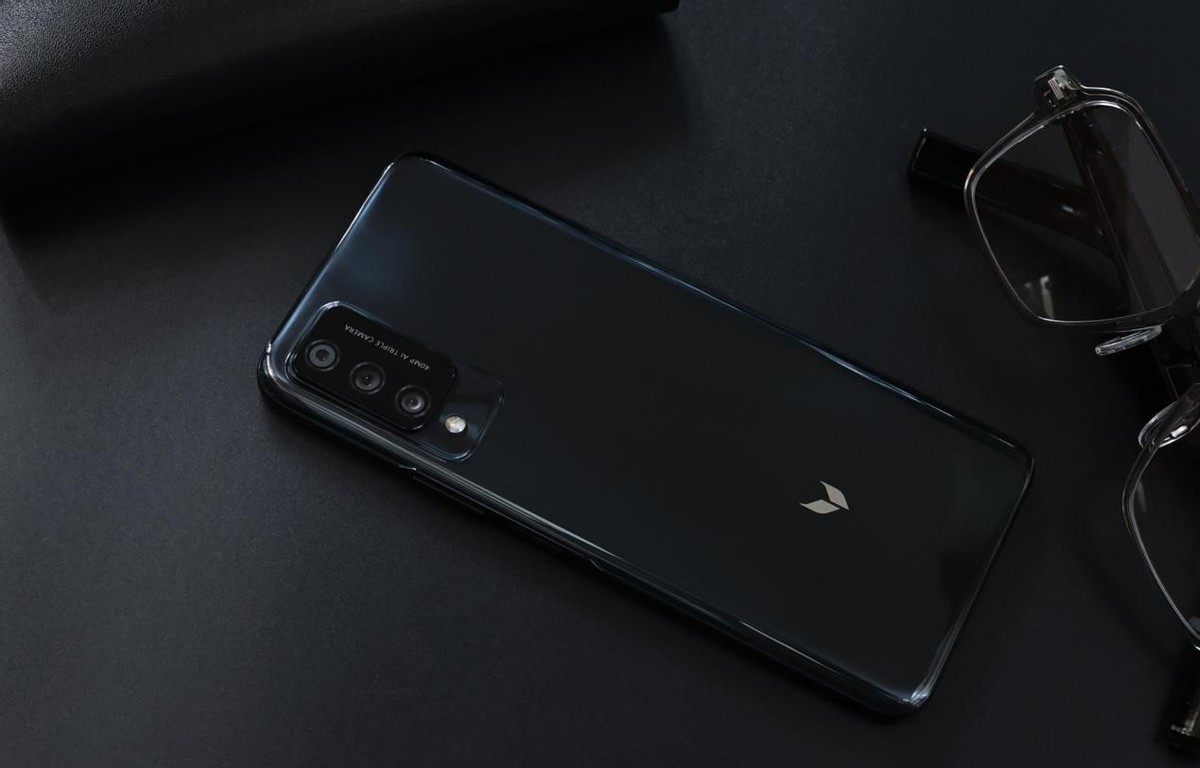 精致外观流畅体验这样的麦芒10谁能不爱呢