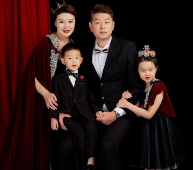 女篮王凡葬礼上莫科一夜白头,再婚娶亚洲蝶后,一同赡养前岳父母休闲区蓝鸢梦想 - Www.slyday.coM 女篮王凡葬礼上莫科一夜白头,再婚娶亚洲蝶后,一同赡养前岳父母休闲区蓝鸢梦想 - Www.slyday.coM