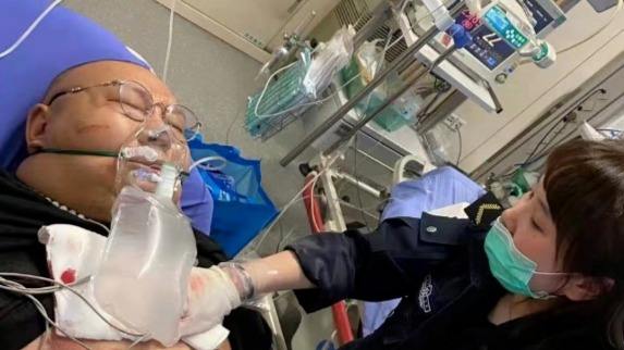 南京胖哥见义勇为失去肛门功能：脖子挂着造瘘袋，排泄就得换袋子休闲区蓝鸢梦想 - Www.slyday.coM