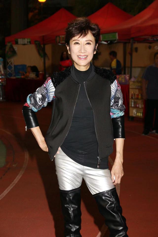 知名港星吕珊滞留美国超3周辗转买机票称好无奈共损失几十万