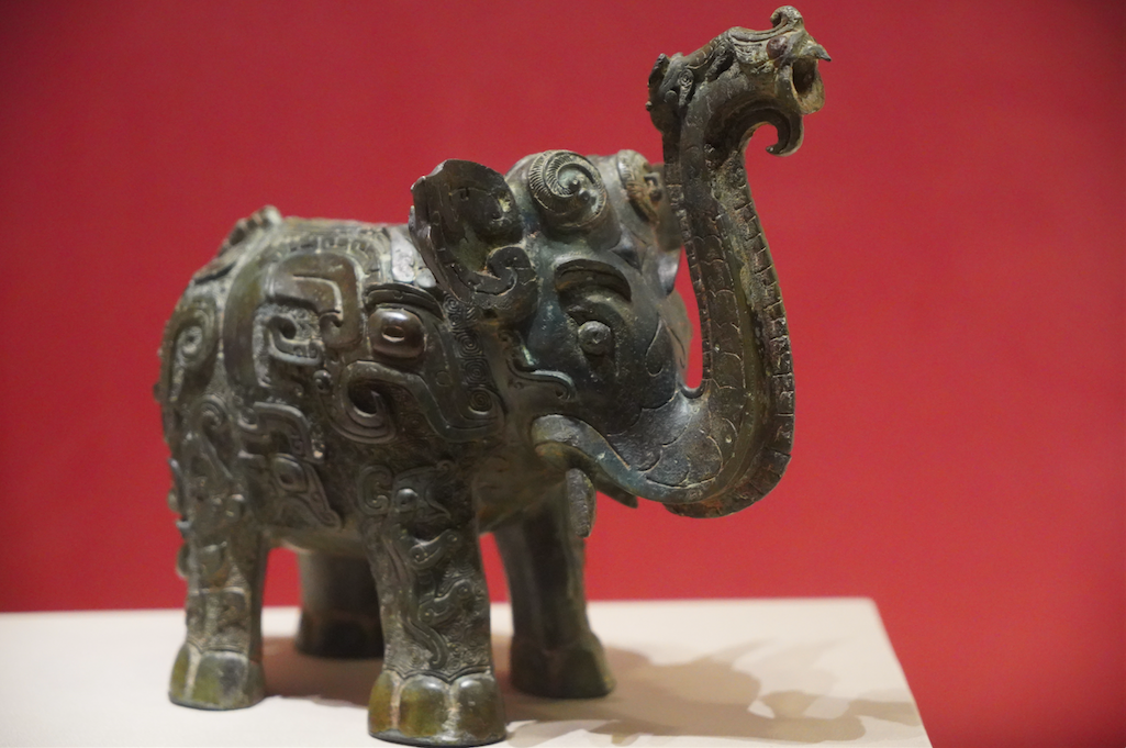 铜象尊南下的青铜铸造技术,也使湖南地区进入了青铜时代.