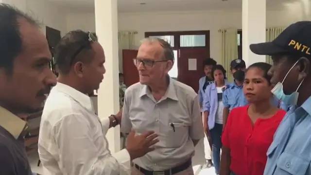 被东帝汶视作国家英雄的传教士，却在自己的孤儿院里性侵女孩。曝光后，依然有大批支持者休闲区蓝鸢梦想 - Www.slyday.coM