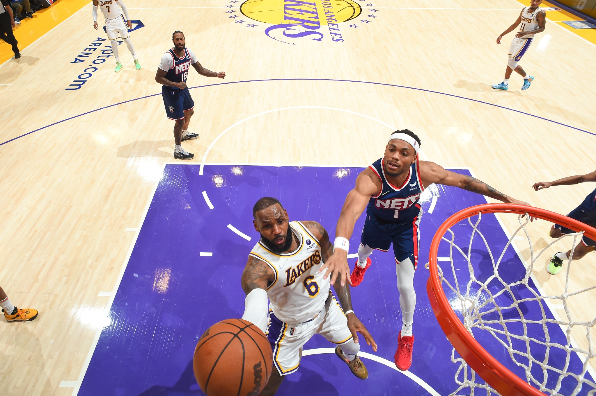 杜兰特隔离詹姆斯39分里程悲圣诞大战湖人不敌篮网