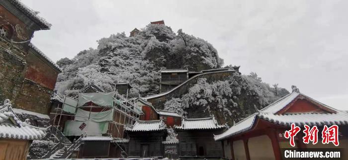 武当雪景一角 许海芳 摄