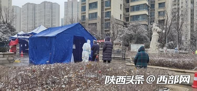 抗疫暖色调｜现熬鸡汤、现蒸包子 西安一管控小区业主自发为防疫人员送餐休闲区蓝鸢梦想 - Www.slyday.coM