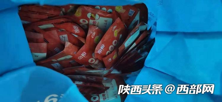 抗疫暖色调｜现熬鸡汤、现蒸包子 西安一管控小区业主自发为防疫人员送餐休闲区蓝鸢梦想 - Www.slyday.coM