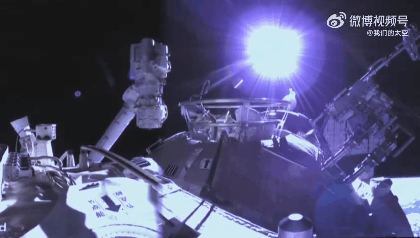 刚刚，叶光富、翟志刚出舱休闲区蓝鸢梦想 - Www.slyday.coM