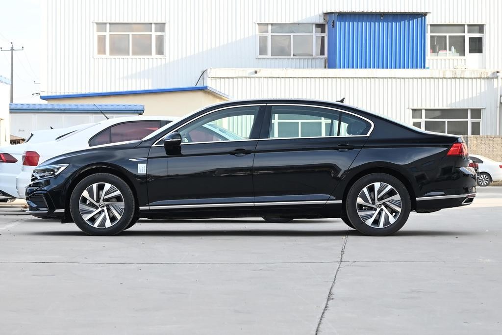 解读大众迈腾gte车长近4米9油耗14l2379万起值得买吗