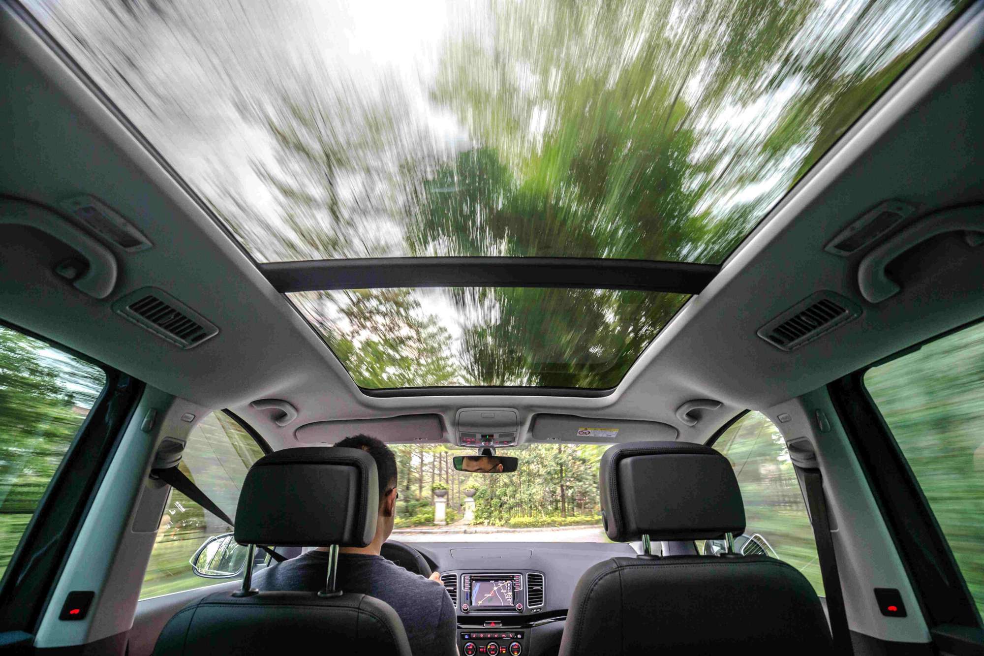 老司机眼中最不实用的四大“潮流”配置，新手还在为其加价！休闲区蓝鸢梦想 - Www.slyday.coM