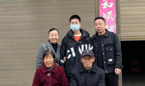 孙海洋终于接回孙卓,一路上游山玩水,但还有一件让人头疼的事休闲区蓝鸢梦想 - Www.slyday.coM 孙海洋终于接回孙卓,一路上游山玩水,但还有一件让人头疼的事休闲区蓝鸢梦想 - Www.slyday.coM