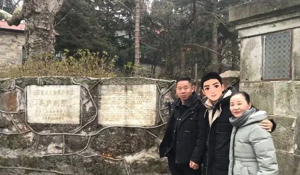 孙海洋终于接回孙卓,一路上游山玩水,但还有一件让人头疼的事休闲区蓝鸢梦想 - Www.slyday.coM 孙海洋终于接回孙卓,一路上游山玩水,但还有一件让人头疼的事休闲区蓝鸢梦想 - Www.slyday.coM