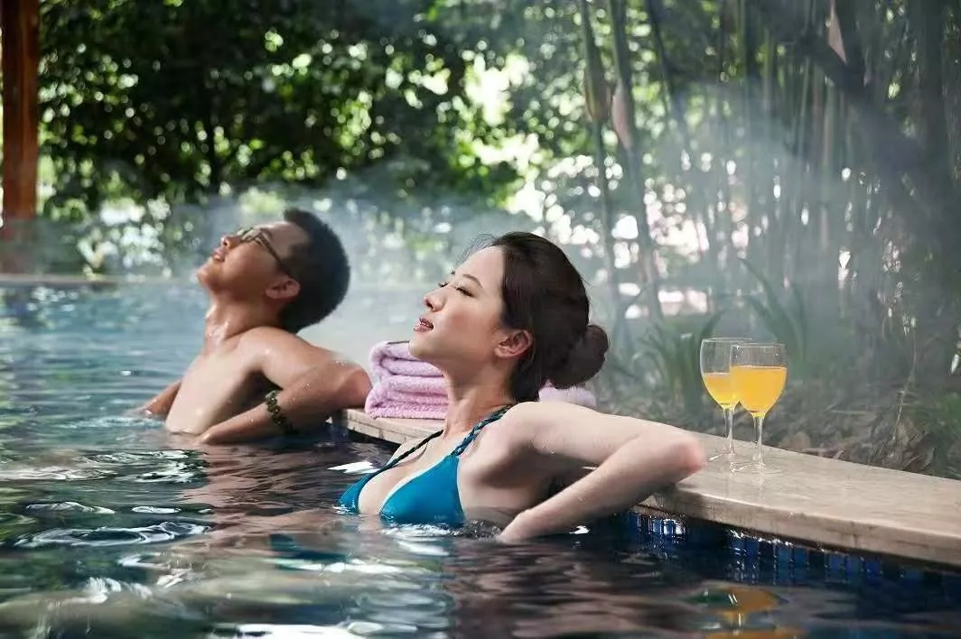 泡汤不止在青城山,成都周边这些网红打卡必去温泉民宿丨南方民宿休闲区蓝鸢梦想 - Www.slyday.coM 泡汤不止在青城山,成都周边这些网红打卡必去温泉民宿丨南方民宿休闲区蓝鸢梦想 - Www.slyday.coM