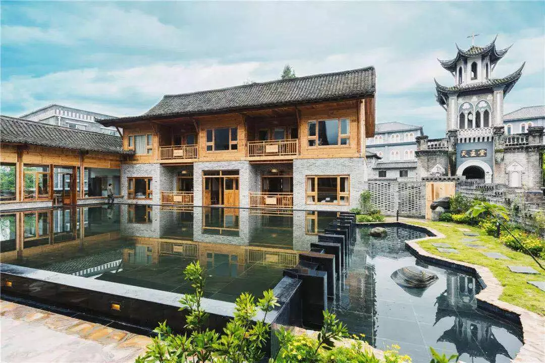 泡汤不止在青城山,成都周边这些网红打卡必去温泉民宿丨南方民宿休闲区蓝鸢梦想 - Www.slyday.coM 泡汤不止在青城山,成都周边这些网红打卡必去温泉民宿丨南方民宿休闲区蓝鸢梦想 - Www.slyday.coM